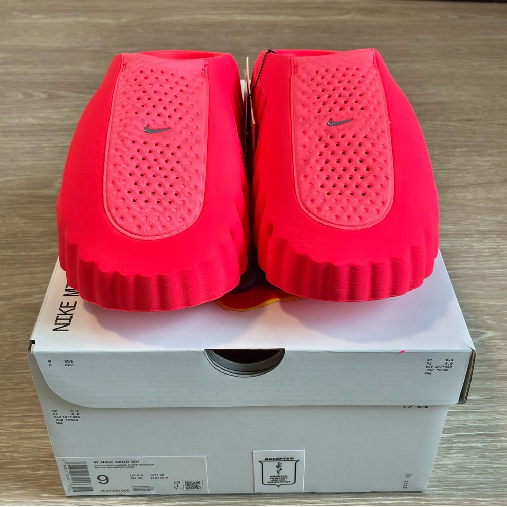 Nike Mind 001 Slide Solar Red